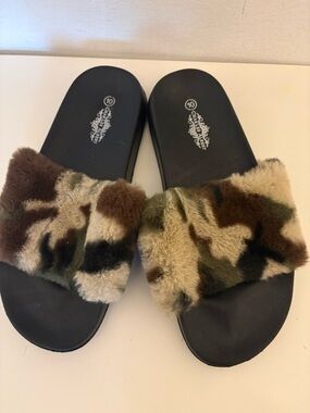 Charles Albert Black Slide Sandals with Camouflage Faux Fur Strap